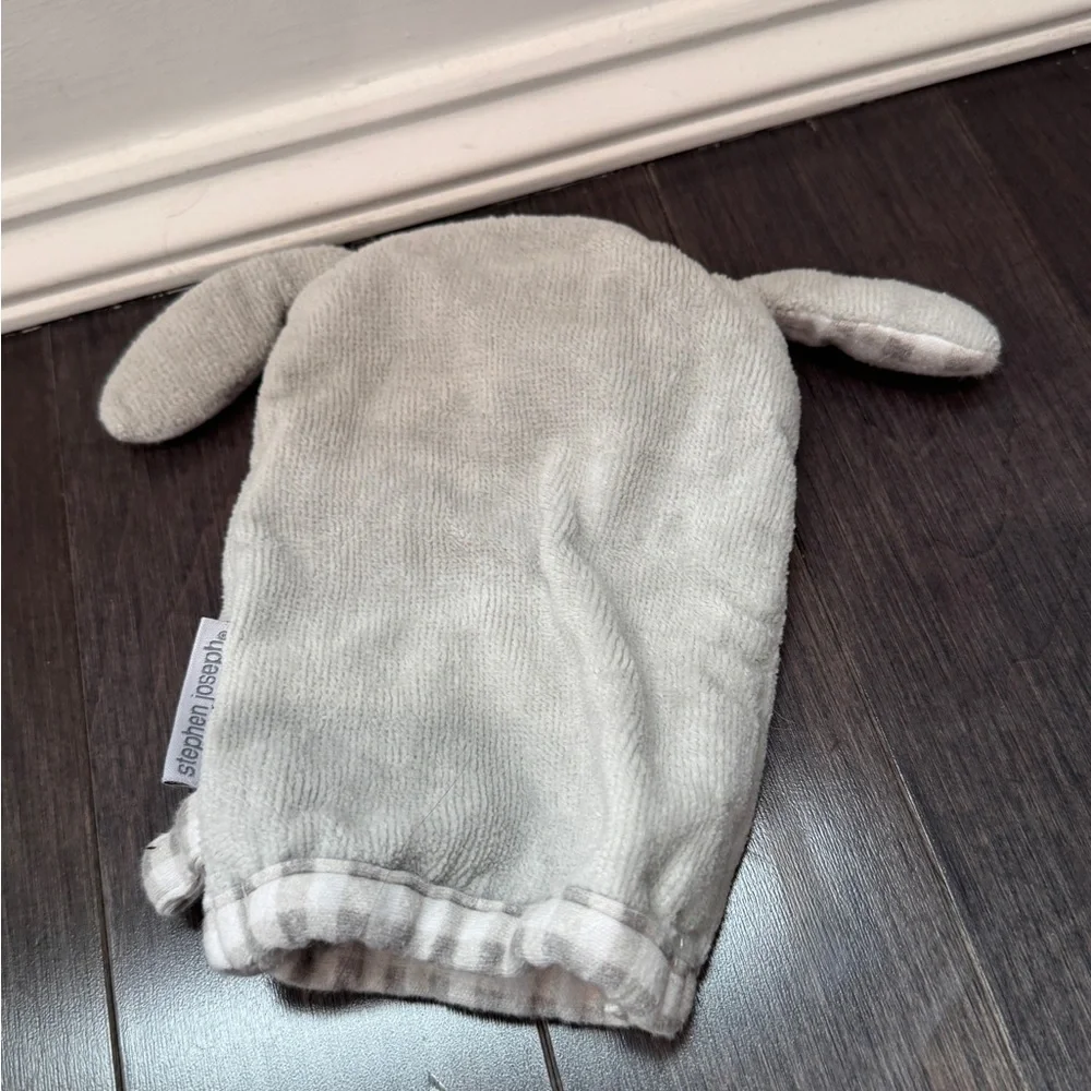NWOT Stephen Joseph Gray and Brown Puppy Bath Mitt Baby Kids Toddler
